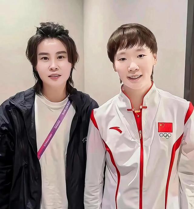 顶尖球员技高一筹，赛场上绽放光芒的简单介绍