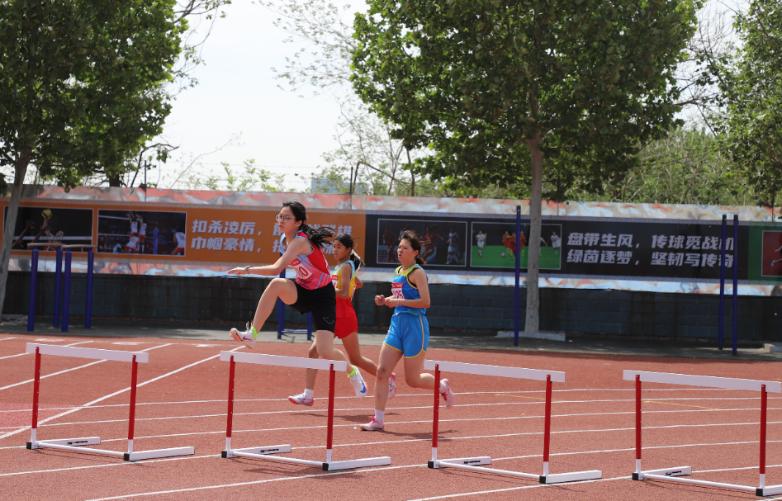 关于热浪袭来，比赛场面持续高潮迭起，激情满载的信息